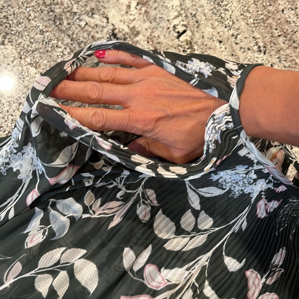 BNWOT Lauren Conrad floral sheer light blouse. - Picture 13 of 15